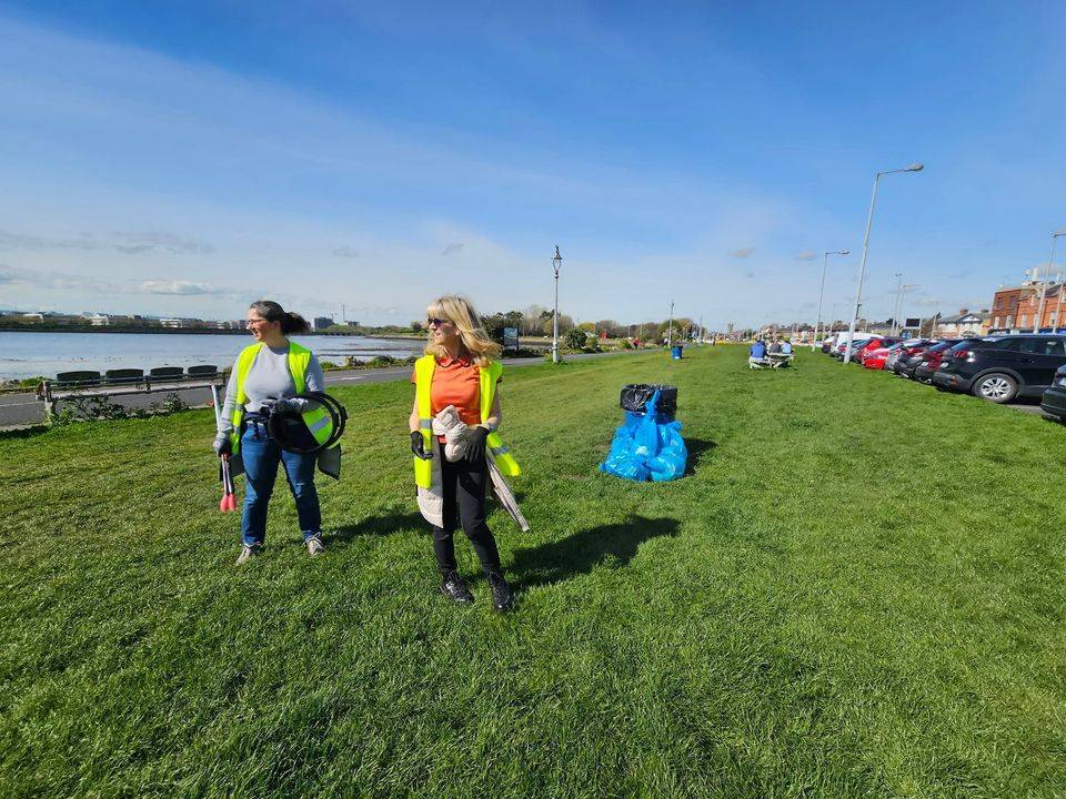 NationalSpringC's tweet photo. @ClontarfTidy did a stellar job during their clean-up last week! Did you know that the #DublinCommunityCleanup is this Saturday the 22nd of April? You can register for it today at https://t.co/liANsv69ae to #KeepDublinBeautiful
#SDGsIrl #SpringClean23 #NationalSpringClean https://t.co/EQBR7tim8L