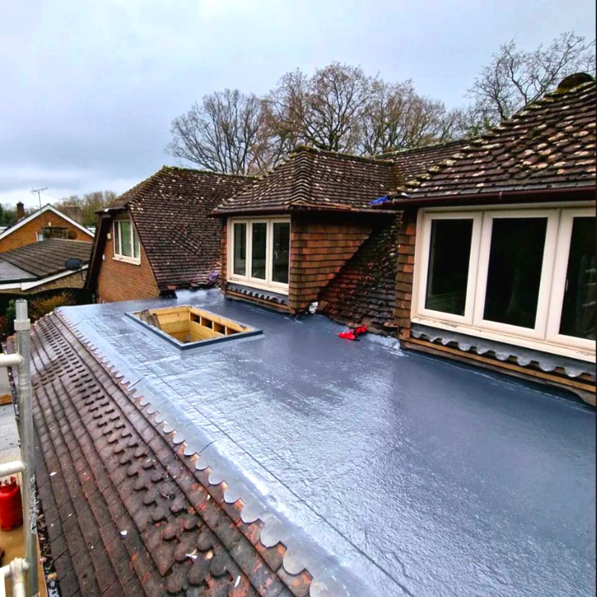 RestecRoofing's tweet photo. Take a look at this lovely project featuring Restec #Flexitec2020, installed to a very high standard by Kent Flat Roofs. What a stunning transformation! 💯
#Roofing #Flatroofing #Liquidroofing #Restec #Flatroof #Flexitec #Flatroofinguk #roofingcontractors https://t.co/C8Nixgy6Pk