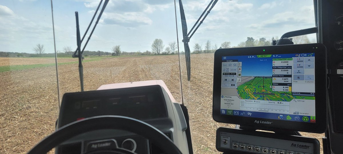 marioncofarmer's tweet photo. Few snazzy #caseih #steiger pics from the last few https://t.co/UwM4WzqJ8T a late start but I am making up for lost time and a yard full of broke down equipment. Got the nh3 bar back together and home.
Engine in my #caseih9370 will be together this weekend #chubbles #hulagirl https://t.co/wwDT3j1Cbt