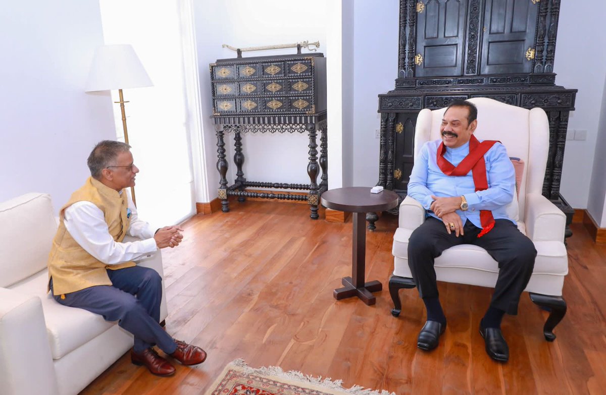 High Commissioner of #India H. E. Gopal Baglay paid a courtesy call today bearing greetings of friendship for the New Year. We discussed matters of mutual interest and I thanked him for India’s continued assistance on #lka’s debt restructuring.