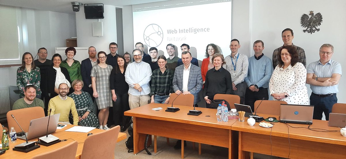 GUS_STAT's tweet photo. Członkowie @EssnetWin spotkali się z przedstawicielami #GUS, aby omówić postępy w rozwoju Web Intelligence Hub. 

#DataScience #Newdatasources #ESSnet #BigData #statystyka #Eurostat https://t.co/pTLdfqejg8
