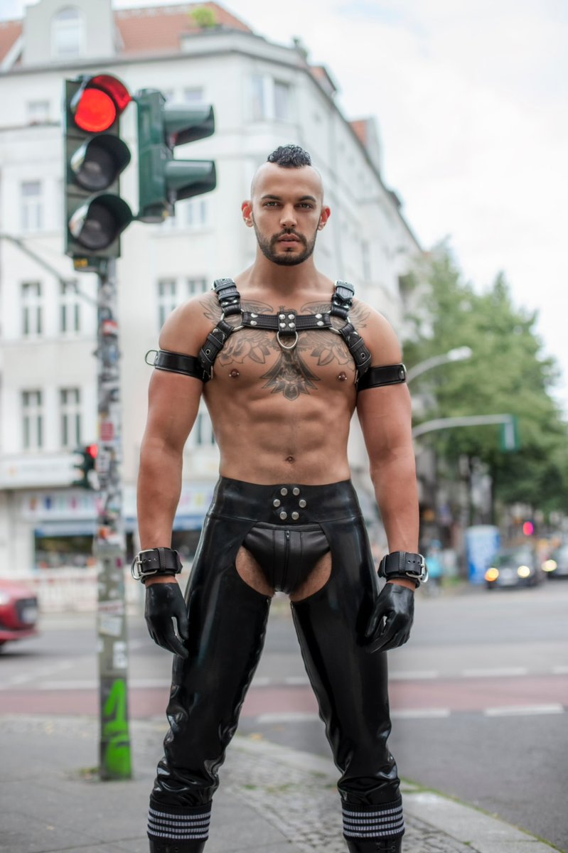 BoundEagle1's tweet photo. Gear in public is always fun 👅 https://t.co/nPImm3wCCm