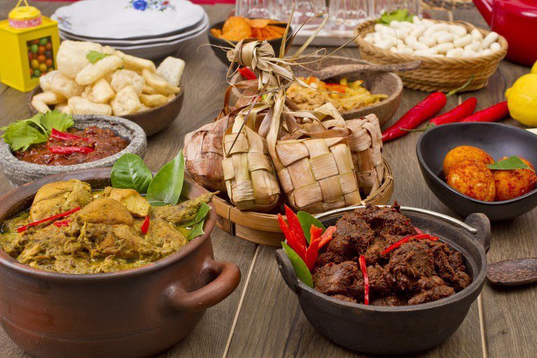 melissaharini's tweet photo. HERE WE COMES WITH MALAYSIAN FAVOURITE FOODS DURING HARI RAYA 

( A THREAD ) 

#COM201 #EID2023 #hariraya #rayafood https://t.co/2f5D01yxeQ