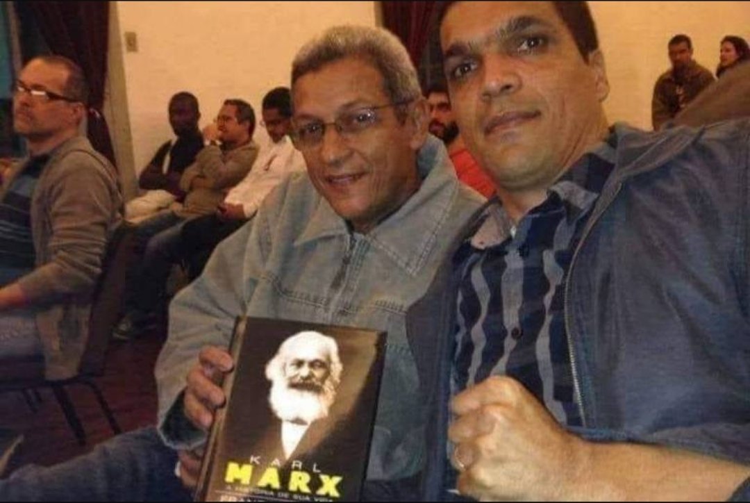 pam_campos96's tweet photo. Resuma sua posição política em uma imagem https://t.co/gSl2mfJ9l3