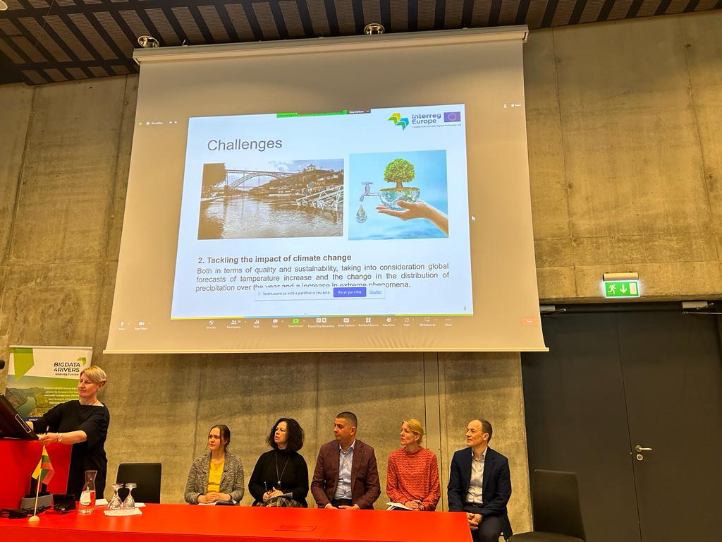 bigdata4rivers's tweet image. At the final event of the BIGDATA 4RIVERS @Interregeurope project, a round table discussion is being held on prospects, challenges and opportunities for the regions regarding water management.
Climate change, project financing and polluants are some of the topics discussed.