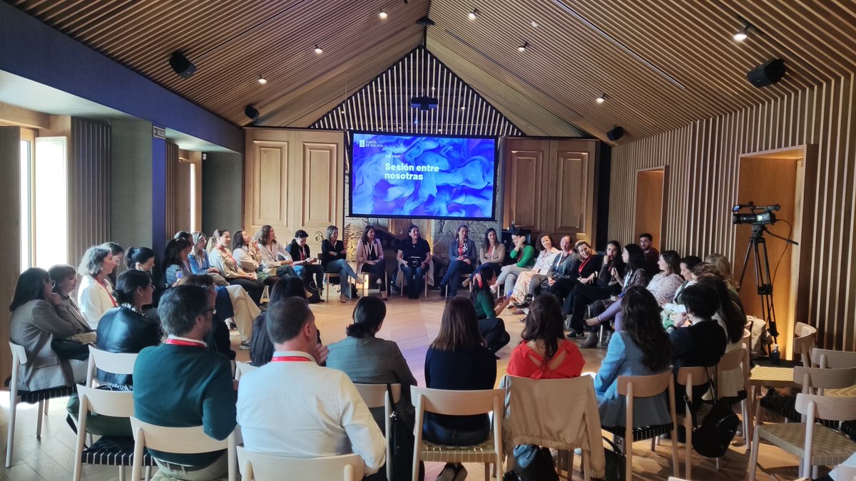 jcmilena's tweet photo. Para los que dicen q es difícil encontrar #emprendedoras y mujeres de referencia para llenar una sala. Experiencias, buenas ideas y proyectos para aportar mucho valor!
#StartupCongressGalicia #laconnetwork #startupgalicia #venturegalicia #emprendimientoengalicia #startupcongress https://t.co/nKi3PgZ68P