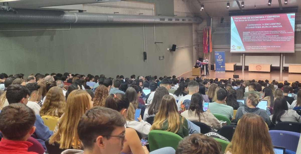 cvera7's tweet photo. Que satisfacción debe ser para @EmuriInnova ver un salón de actos con esta afluencia y conseguir en un mismo proyecto colaboren @UMU @regiondemurcia @luismaringonzal y capital privado. Enhorabuena @munuera10, gracias de @BancoSabadell por invitarnos a un evento tan interesante. https://t.co/sfcb6N74rY