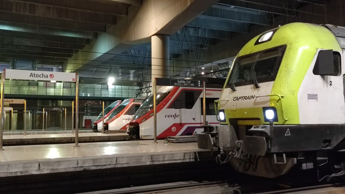 javirenfe_251's tweet photo. Una infiltrada en la estacion de Atocha @Adif_es #trenes #Espana #ferrocarril #trains #Madrid #trainstation #captrain #renfe #captrainespaña #captraineurope #bitrac #caf https://t.co/5xCXOwVVZa