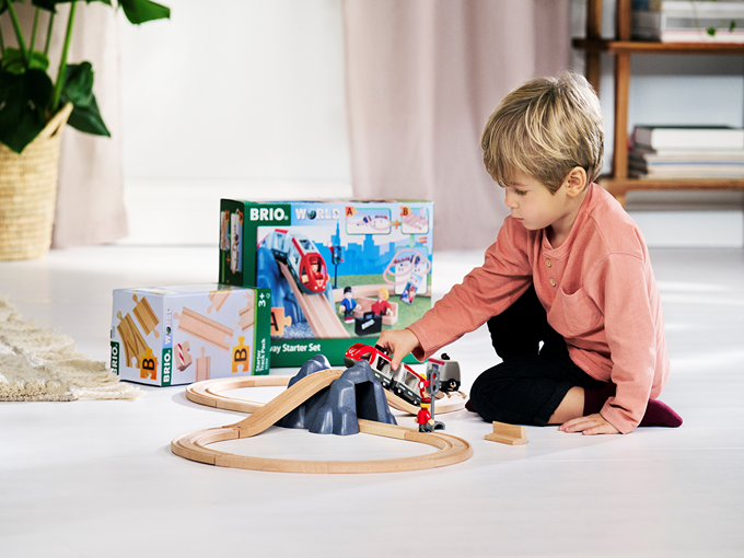 kidscreen's tweet photo. #Fromthemag: Creative Kids and BRIO parentco Ravensburger discuss opportunities in the wooden toy category, which are increasing as today's parents seek out sustainably made alternatives to traditional plastics. https://t.co/RnkhH3mYbx https://t.co/bc0M39N2Et