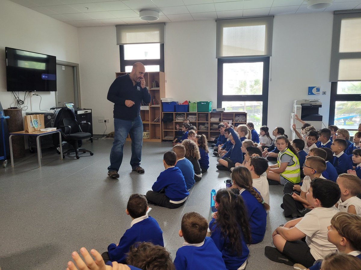 NautilusGib's tweet photo. #GibraltarMarineScienceStudies 
Run-up to @EarthDay 
At Nautilus it's #earthdayeveryday
Notre Dame pupils learnt about #endangeredanimals in the #mediterraneansea &amp; ways in we can #ACT #ActionChangesThings 
@IUCN 
#scienceoutreach #marineconservation #gibraltar #conservation https://t.co/izxLBLRGUp
