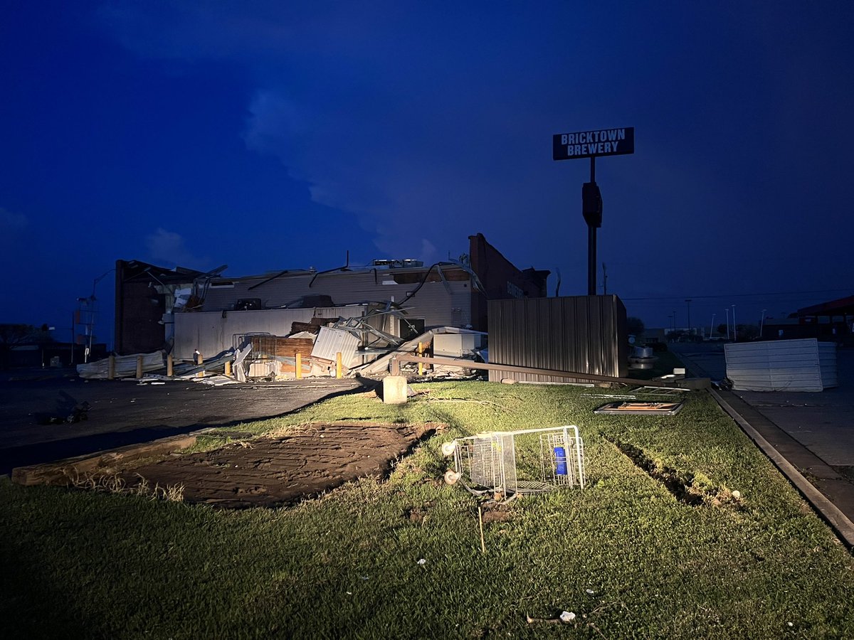 _anslee's tweet photo. As the sun comes up we are seeing more of the damage in Shawnee. The tornado ripped through a major shopping center area with several food places receiving damage. Look at the storage unit moved from Bricktown Brewery. Lights poles laying on the ground. Building roofs torn off. https://t.co/xrMFCaCtsu