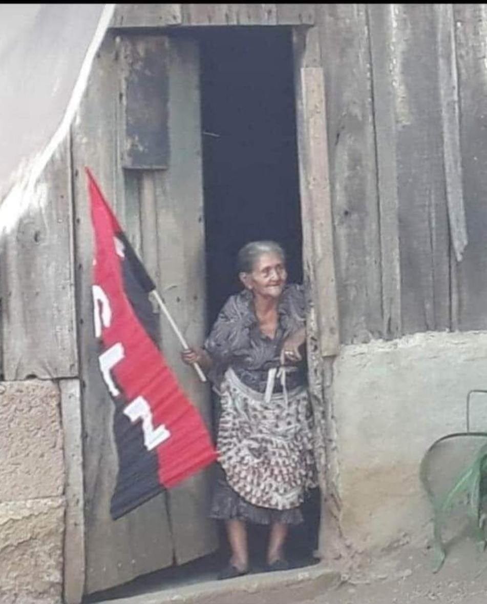 La revolución surgió de las entrañas de pueblo, de la conciencia del pueblo.
La revolución es pueblo.