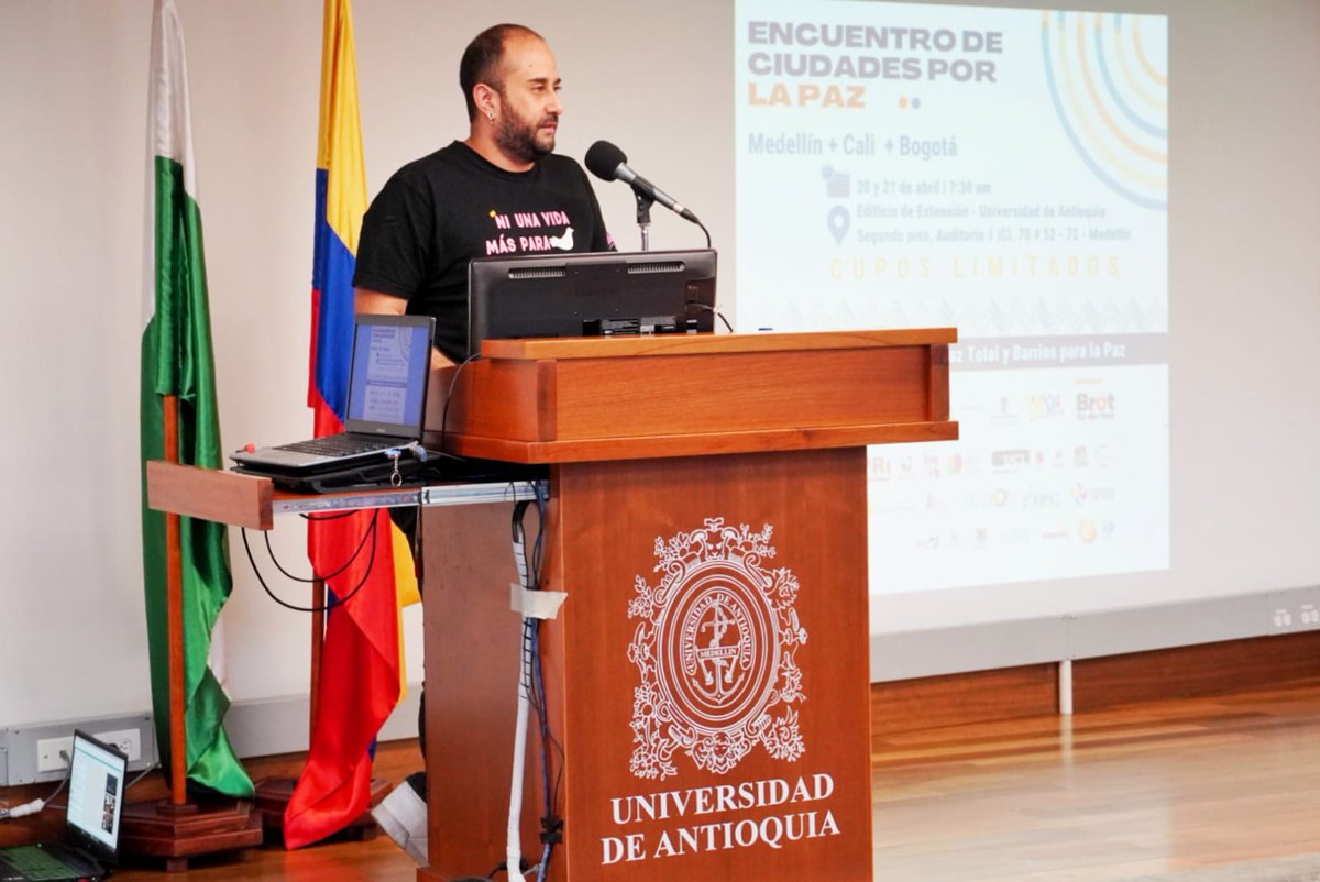 Mesavictimasant's tweet photo. #CiudadesPorLaPaz
Medellín, Cali y Bogotá comparten sus iniciativas institucionales, académicas y organizativas, hoy 20 y mañana 21 de abril, respecto a propuestas restaurativas, procesos territoriales, redes de memoria e iniciativas de paz en la @UdeA https://t.co/XLVmvcLA5c