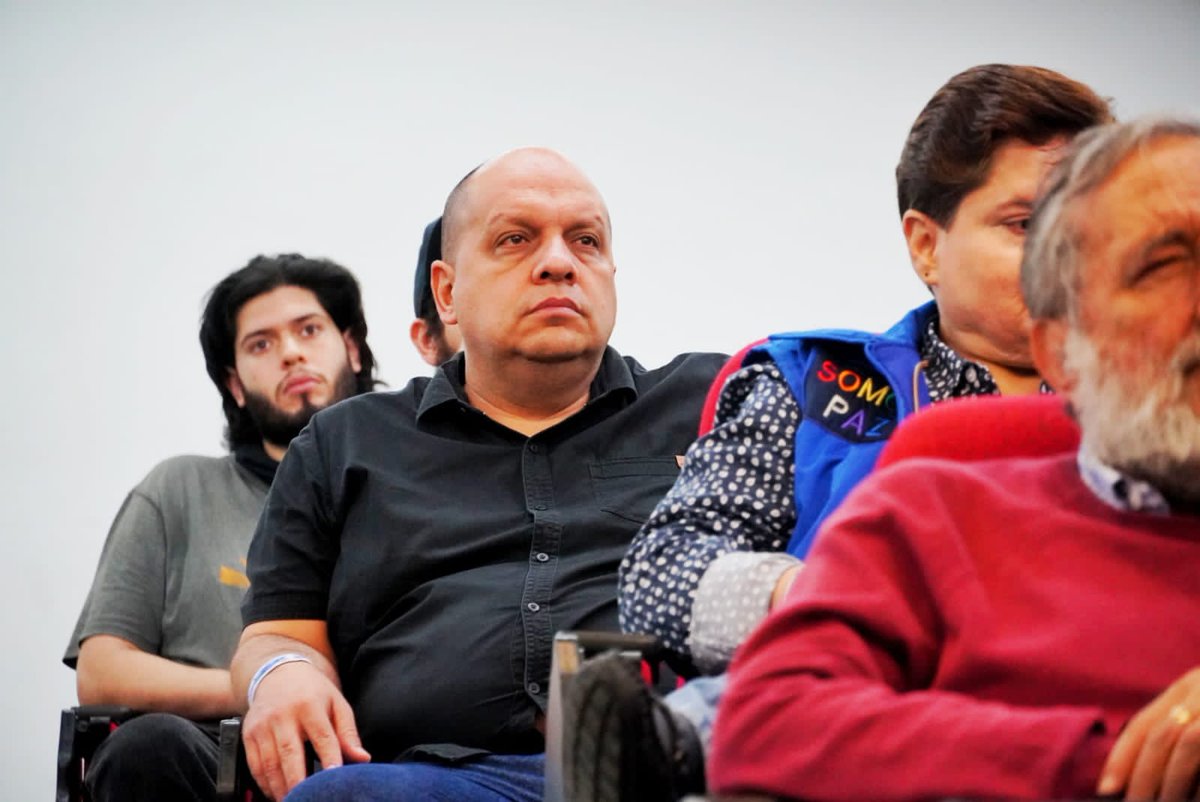 Mesavictimasant's tweet photo. #CiudadesPorLaPaz
Medellín, Cali y Bogotá comparten sus iniciativas institucionales, académicas y organizativas, hoy 20 y mañana 21 de abril, respecto a propuestas restaurativas, procesos territoriales, redes de memoria e iniciativas de paz en la @UdeA https://t.co/XLVmvcLA5c