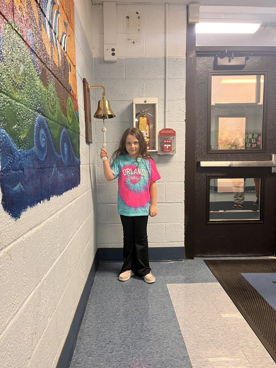 kimwheaton03's tweet photo. Meeting our goals and ringing the bell! #InMarauderCountry https://t.co/SEsC0RHwBN