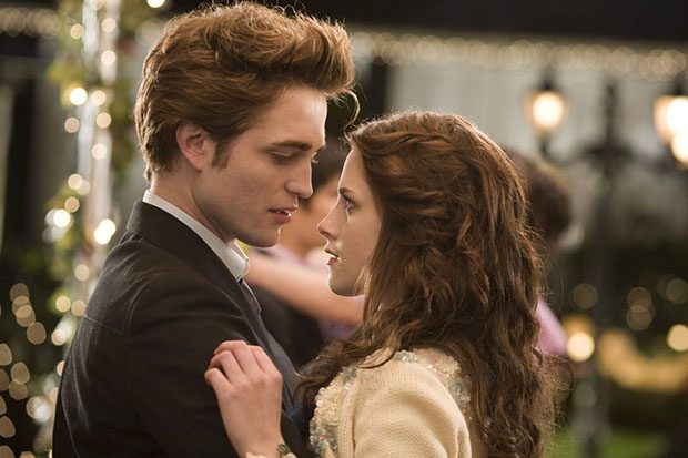 RadioTimes's tweet photo. The new #Twilight TV series is actually a huge reward for fans, writes @OA_Garrett 

https://t.co/KXFOV8w3kc https://t.co/CrjzCe3k0J