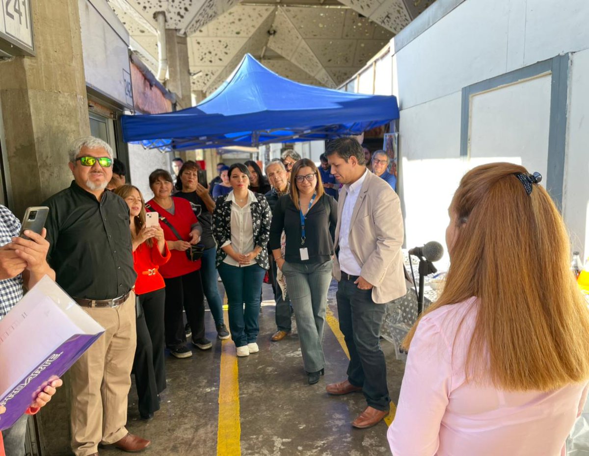 danieljadue's tweet photo. Tremenda noticia que no saldrá en los medios! Hoy se concretó proyecto de masoterapia, liderado por la Cooperativa de Trabajo de Terapeutas Ciegos, en el mercado Tirso de Molina. Atenderán en el local #242. Gracias @Muni_Recoleta y @Sercotec_Chile!  #RecoletaMuchoMejor https://t.co/QVCEG3Qlj9