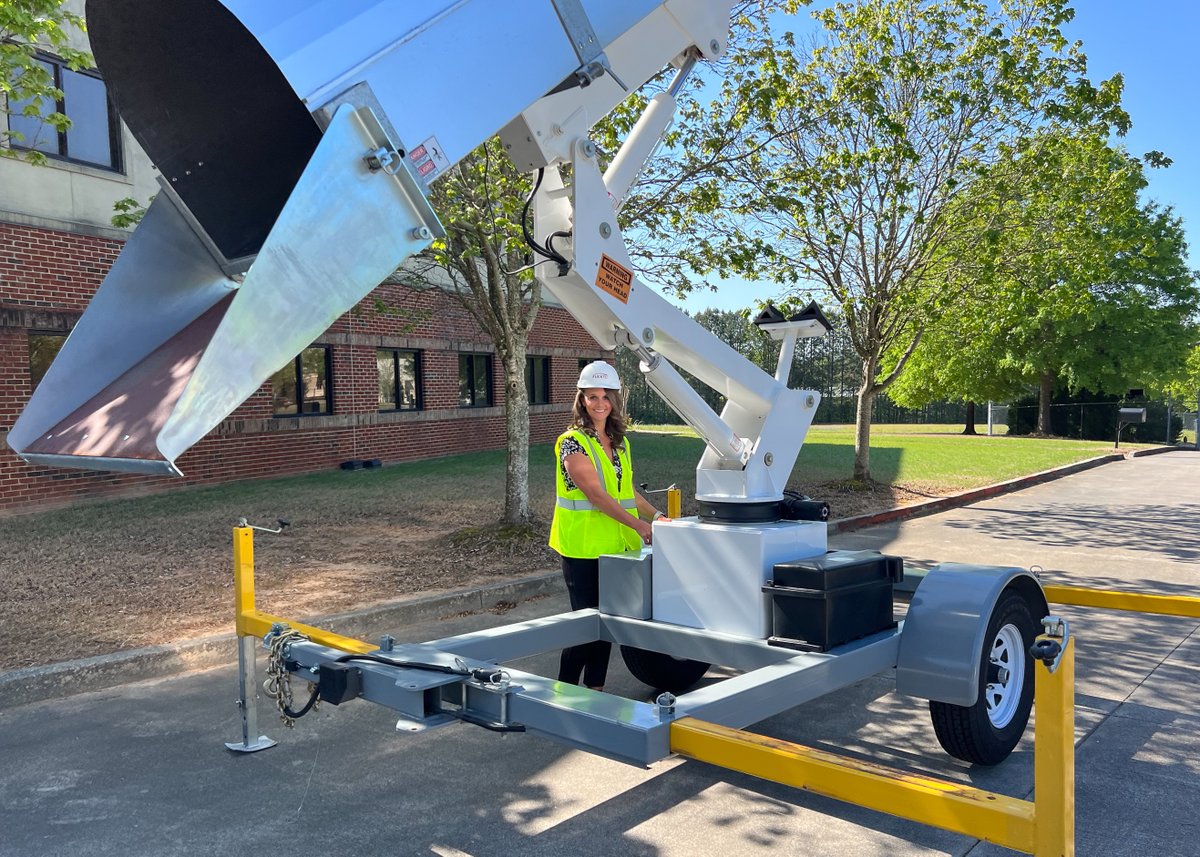 RocketEquipment's tweet photo. Welcome to the newest addition to our rental network, @FLEXTConstruct, in Metro Atlanta. This TR-3000 will be an invaluable asset for residential and commercial roofers in Georgia and Alabama. 🚀

#TrashRocket #TR3000 #roofinglife #rentalequipment https://t.co/ST51Z5FnGM