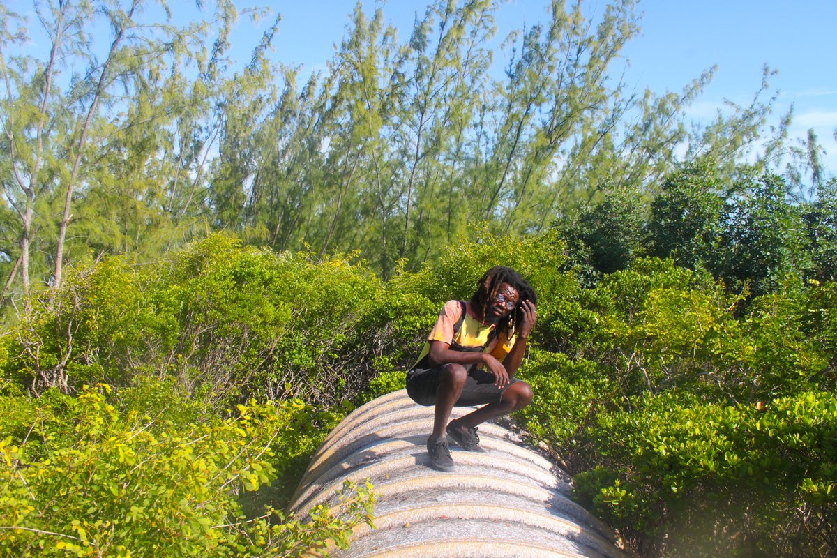 bankspost's tweet photo. haven't posted for a while on social media, life is going well right now guys, just keeping my head above waters, self loving me. #goodvibes #nikon #selftimer #tripod #coolspots #selflove #pondering #nature #explorer #photography #banksshoots #turksandcaicos https://t.co/dGNTBJ6nNS