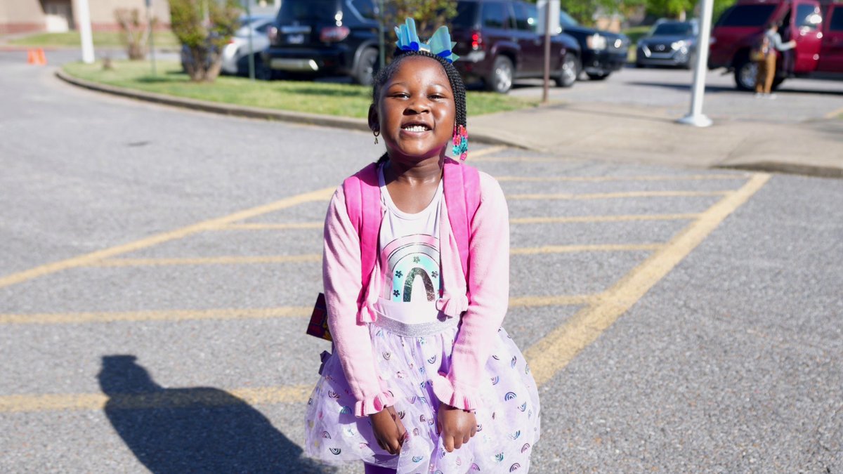 MSCSK12's tweet image. We're keeping the excitement high for the start of the TCAP/EOC season! 
Students were greeted with smiles and cheers this week from teachers, staff, and community partners, encouraging them to do their best on the test!
@SouthwindElem
@GeeterSchool