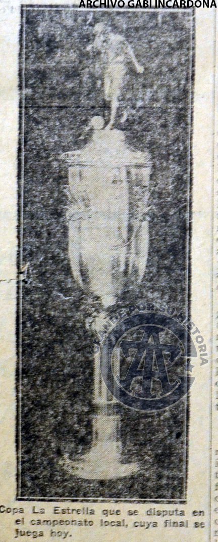 GabiIncardona17's tweet photo. Oficial 1923 | #UltimaFecha
🏟️#LCF 📅02/09/1923
Copa La Estrella. Nombre del trofeo que #Talleres se adjudicó tras ganar de manera consecutiva los Oficiales Anuales de 1921, 1922 y 1923.En la foto junto a nuestra "Wanora" en la sede cuando estaba exhibida con parte de la historia https://t.co/CCp77TLmYT