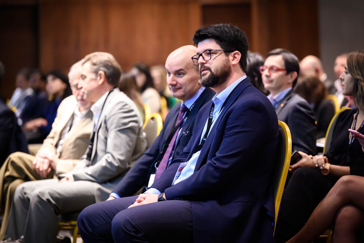 MinMineria_cl's tweet photo. #AgendaMineria | En #CescoWeek2023 subsecretario @willykracht inauguró V Seminario de Sustentabilidad organizado por @CentroCESCO, para abordar desafíos que significa para el desarrollo de proyectos mineros la incorporación de criterios #ESG y sus oportunidades para el sector. https://t.co/MSfJMbyXZ3