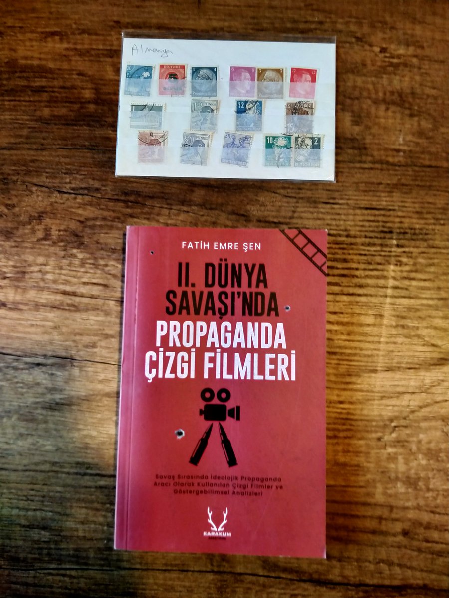 Merakla beklediğim kitap geldi:)
İkinci Dünya Savaşı yıllarına ait posta pullarımla anlamlı bir bütün oldu..
@ayriksiseyler
#ww2 #propaganda
#ww1 #warhistory #war #history #abd #almanya #fransa #normandiya 
#kitapönerisi #ikincidünyasavaşı 
@karakumkitap