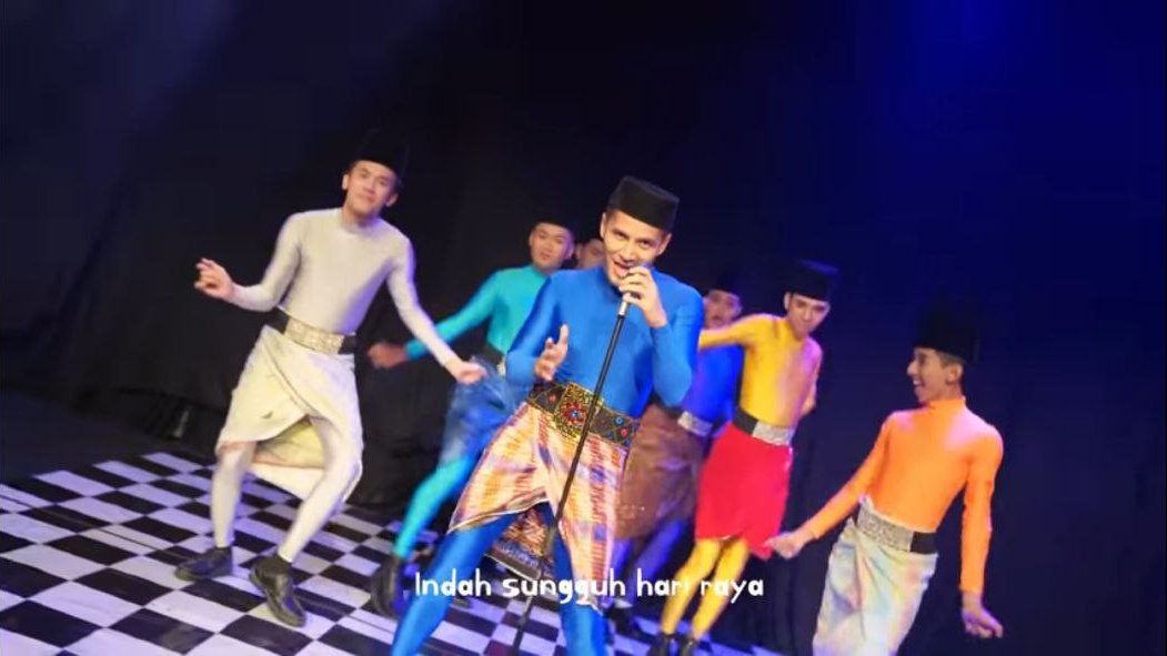 arifrafy1's tweet photo. Celebrity entrepreneur Aliff Syukri once again create another controversial hari raya music video 

#COM201 #MC1102A2023 #RayaAidilfitri2023 https://t.co/BAiDSy5PWK