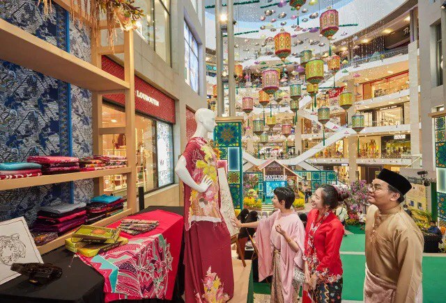 Cdmc1102F's tweet photo. PRE-AIDILFITRI SHOPPING.

[THREAD]

#COM201 
#CDMC1102F2023
#ramadhan2023 
#RayaAidilfitri2023 
#Raya2023 
#SelamatHariRaya https://t.co/3NyW9kalgY