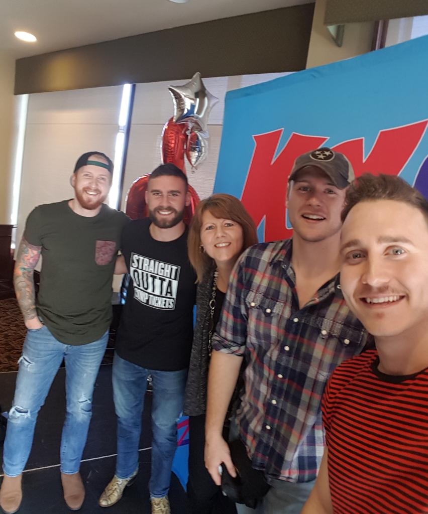 hopper_johanna's tweet photo. Happy Birthday @jimibarker. Hope you have a wonderful day celebrating with the one's you love. @jamesbarkerband @TeamJBB_ @KX96 #memoryoftheday 💙 https://t.co/Zd1fk25qMr