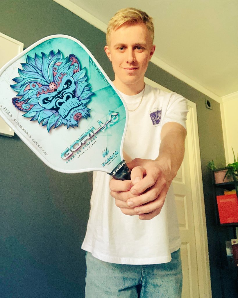 Zcebra_pb's tweet photo. Today I got a package with a Gorilla PRO paddle from @z.cebra🔥
Looking forward to try it on the court. And also A big thanks for letting me try it out🤩
Reposted from @antonpickleball
.
.
#pickleballtournament #pickleball #TEAMZCEBRA #zcebra #pickleballspain #pickleballaddict https://t.co/KCTViArMtl