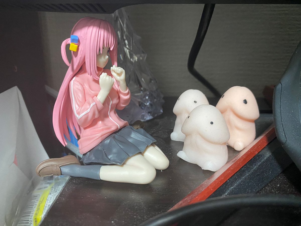 Panderworm's tweet photo. ぼっちちゃんとボッキちゃん https://t.co/RGZLStIYMg