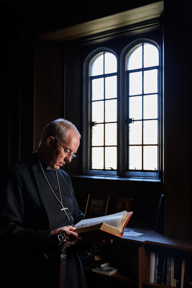ArchbishopSarah's tweet photo. Today I received the specially produced King James Bible that will be presented to His Majesty King Charles III during the Coronation Service at Westminster Abbey on 6th May. (1/3)

🔗https://t.co/eeJPUcquOE https://t.co/wHaIEaVLpP