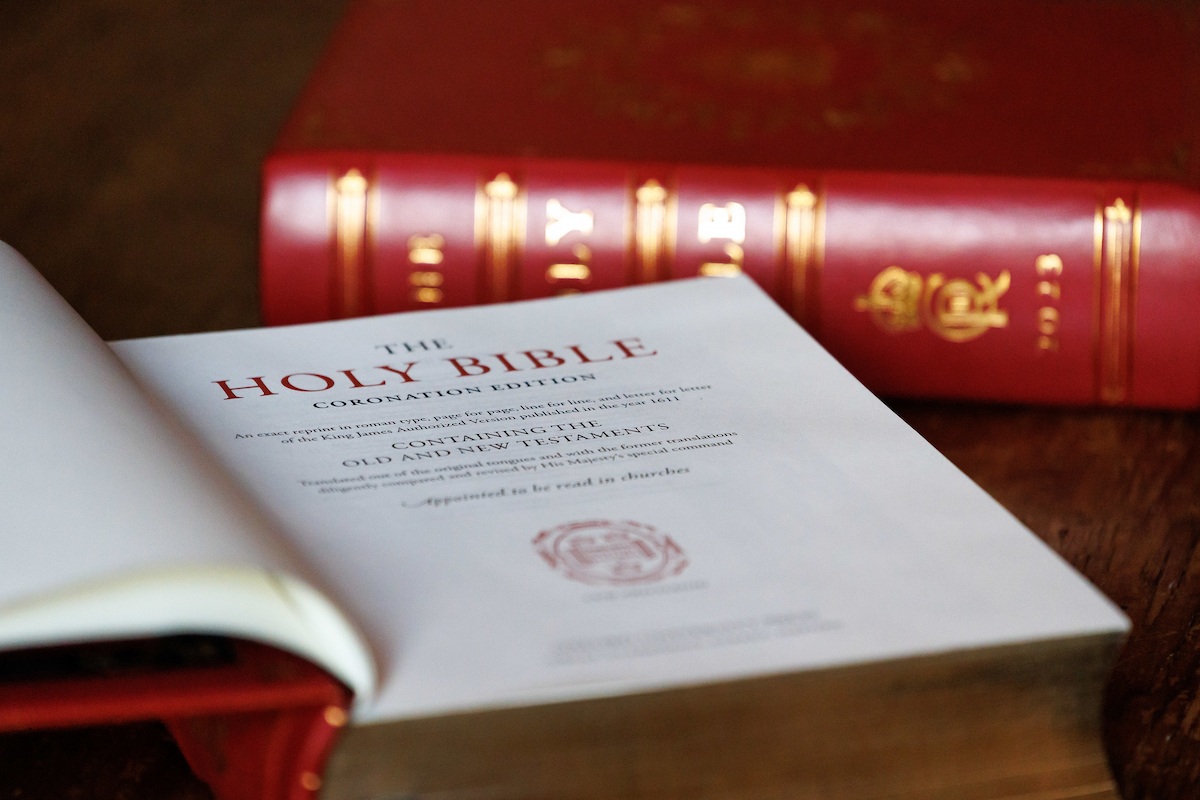 ArchbishopSarah's tweet photo. Today I received the specially produced King James Bible that will be presented to His Majesty King Charles III during the Coronation Service at Westminster Abbey on 6th May. (1/3)

🔗https://t.co/eeJPUcquOE https://t.co/wHaIEaVLpP