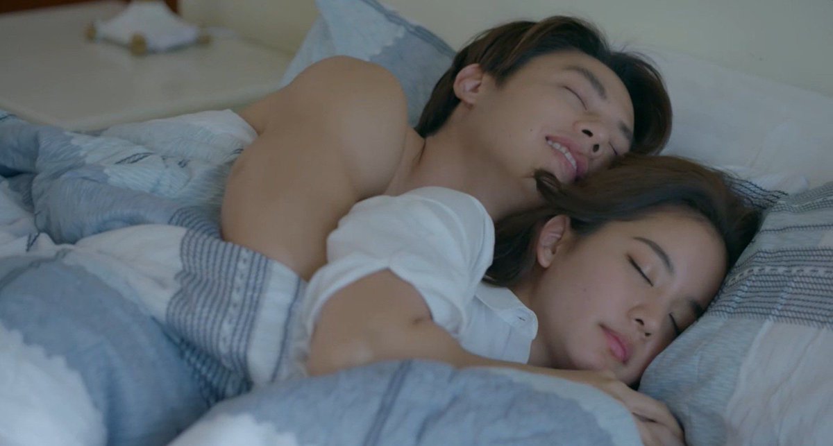 #ใต้เงาตะวันep8 คือเอางี้นะ พี่หมากหล่อชิบหาย โบว์ก็สวยมาก ลงตัวสุดๆ ขอบคุณที่เห็นเคมีและความสามารถคู่นี้ด้วยค่ะ ㅠ แล้วแบบ ไม่รู้ดิ เวลาพูดมันดูเรียลไปหมดเลย มันคือธรรมชาติของหมากโบว์ที่สุด แขนขากุสั่นมากเขินไม่ไหว โอ้ย 555555