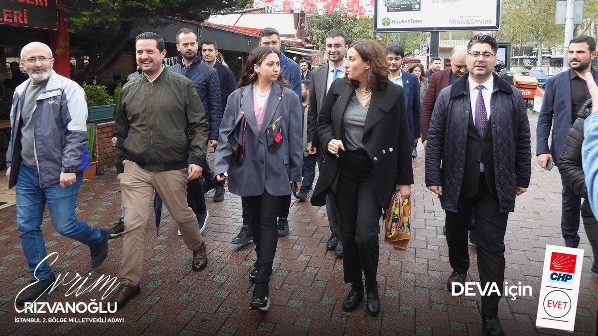 RizvanogluEvrim's tweet photo. Bugün yolu Beşiktaş Çarşı'dan geçenlerle erkenden bayramlaştık. ☺️
Çifte bayram yakındır; 14 Mayıs'a #son24 gün!
#Sanasöz #Devapartisi #Seçim2023 https://t.co/FDRfEFhMY5