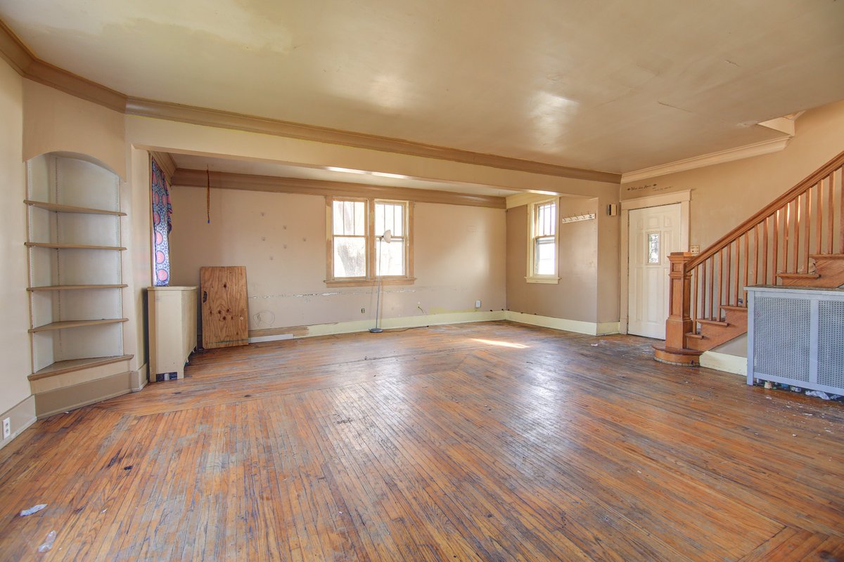FidelBatresHom1's tweet photo. 𝐉𝐔𝐒𝐓 𝐋𝐈𝐒𝐓𝐄𝐃!!  311 Ave F, Sterling, IL 61081!!  INVESTOR ALERT! 4 Bedrooms, 1 Full Bathroom 2 Story  | 2,005 Sq Ft | Listed for $39,900 | Make This Investment Property Yours!!  Schedule A Showing Today! Call Fidel Batres, Realtor at 815-677-8331 https://t.co/KdI3ds7068 https://t.co/jcZnt0W5Hv