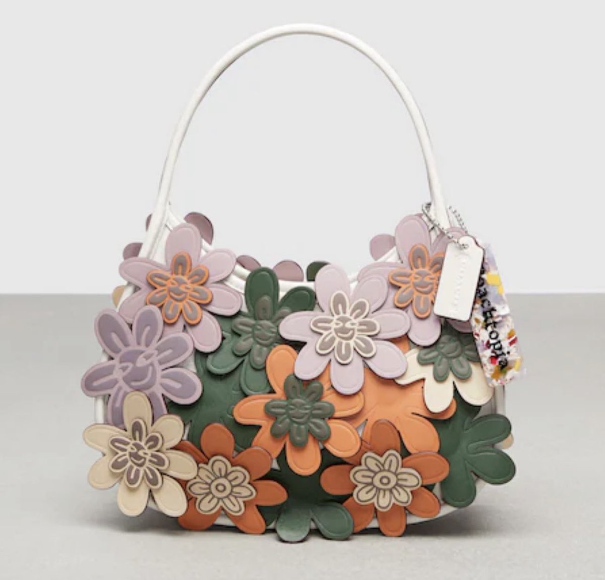 MIUCClAMUSE's tweet photo. STFU these bags from the new coach “coachtopia” line are so CUTE and they’re made out of recycled/left over materials from their other bags!! https://t.co/AAU41a6fjk