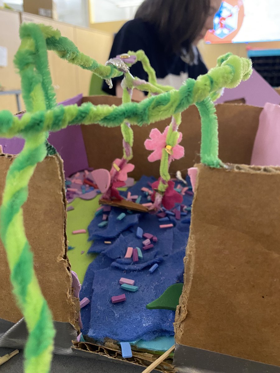 scullotta22's tweet photo. Big Hollow Imagineers are hard at work on their 3D Models! #disney #imagineering #aim2empower #bhmsSTEM https://t.co/Ql2WQMVFOv