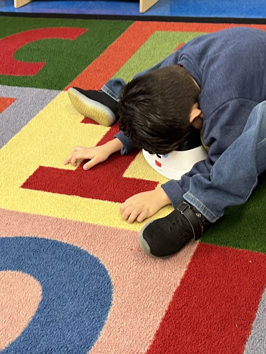 rmbtowner_tech's tweet photo. So much fun doing VR w/kinders for the 1st time at @PanthersD100! So much joy &amp; wonder! Thanks to the @BerwynLibraryIL for making it possible. #teampershing #d100Inspires #VirtualReality  #communitypartners https://t.co/IfFVnvPMLL