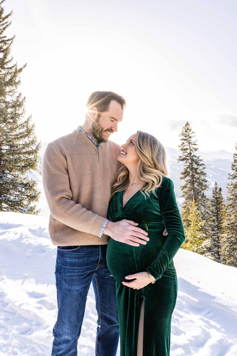 NadiaPalmaPhoto's tweet photo. Maternity photoshoot in #breckenridgeco https://t.co/rlk0MFpNiL