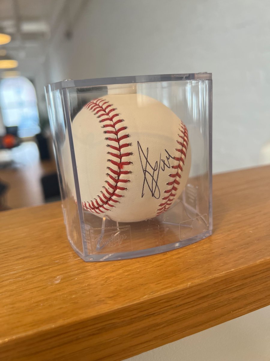 We’re giving away <a href="/JRODshow44/">Julio Rodriguez🇩🇴🦁</a> signed bats and balls!

Want one? To be eligible, you must:
📝 Like and RT this post.
📝 Follow us on Twitter.
📝 Sign up to play: go.sorare.com/yycmx

Terms apply. go.sorare.com/xrmtr