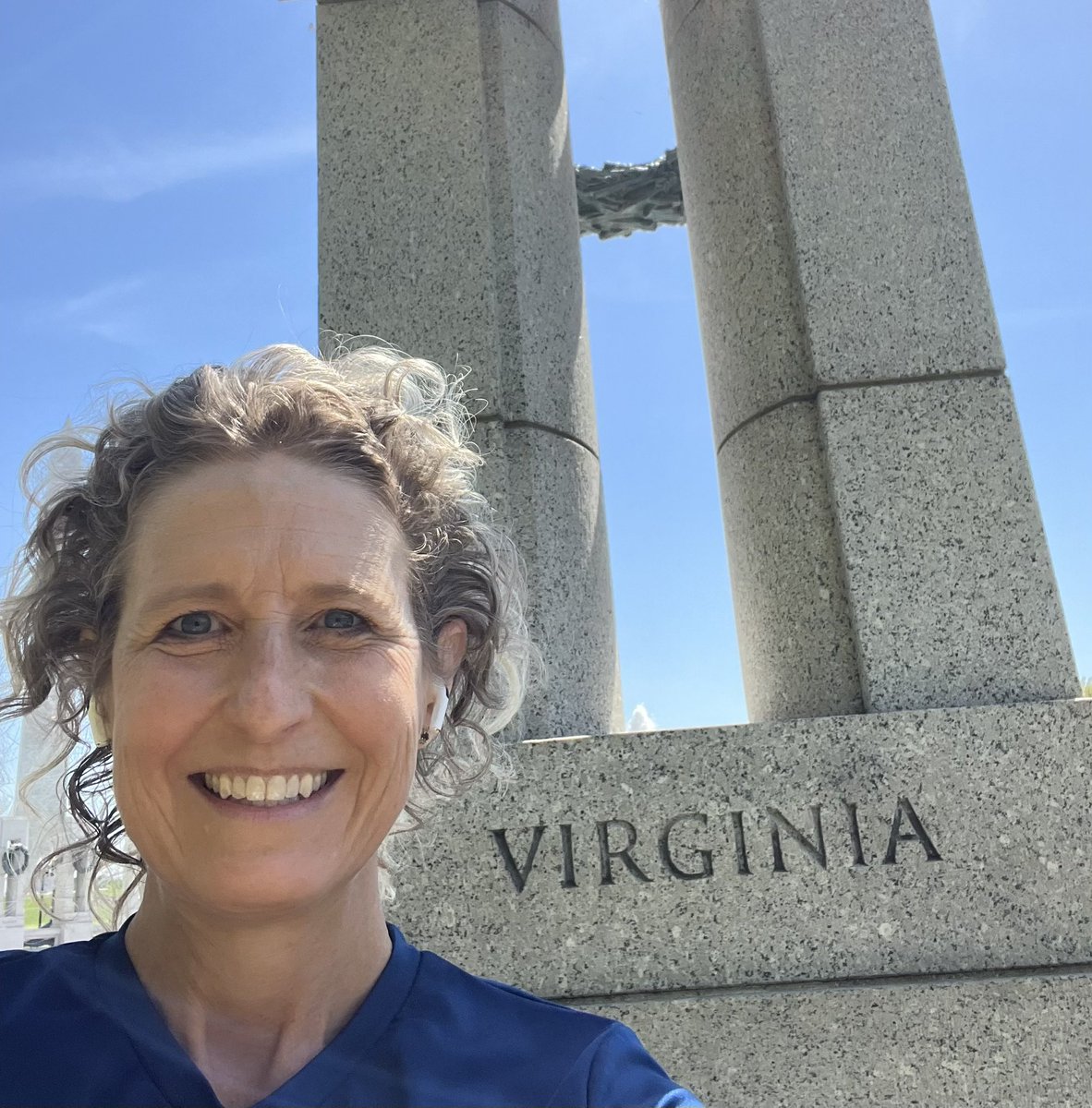 RepJenKiggans's tweet photo. Despite my crazy Congressional schedule, I love when I can find a few minutes to run on the mall in our Nation’s Capital….Everyone needs a little bit of exercise in their lives…! #118Congress #RunningTourism #MentalHealthBreak https://t.co/jkZ6zw2EVk