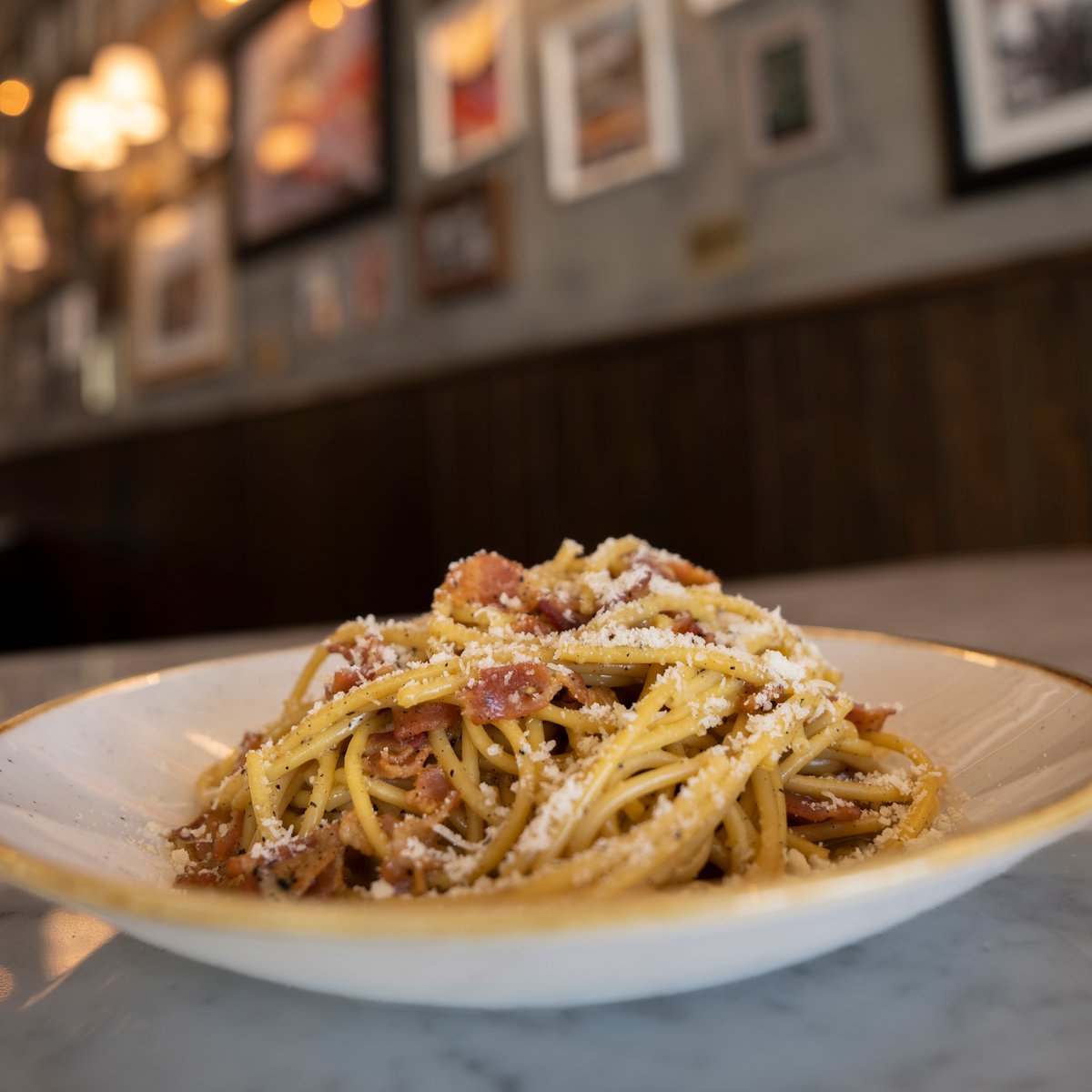 Craving a classic dish? 😋 Taste the deliciousness of our exquisite and traditional Pasta Carbonara! 🍜
#NewsCafe #SouthBeach #PastaCarbonara