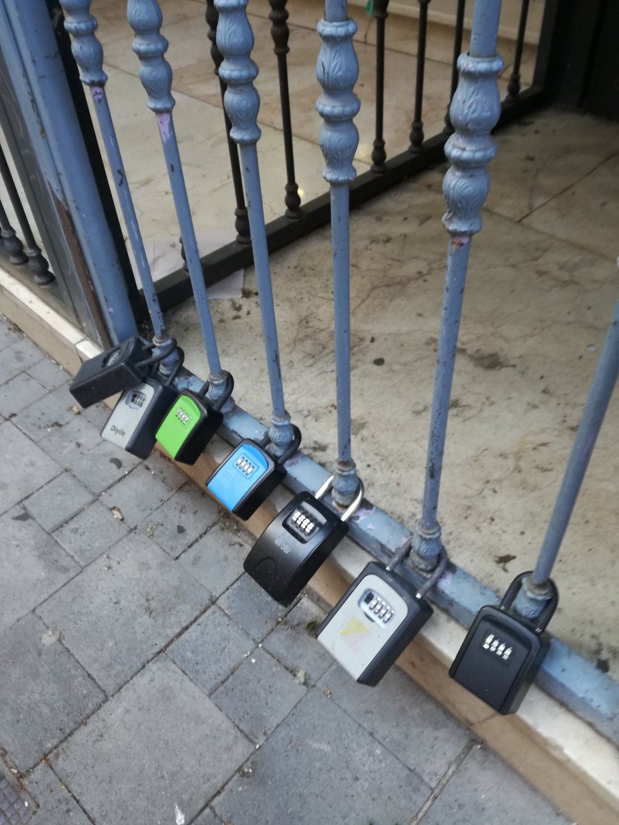 nynx99's tweet photo. C/Augusto Figueroa 9 (al lado de la óptica) #comandoloctite
@StopVUTMadrid @sos_centro @avvmadridcentro @SBarriojusticia https://t.co/gjojT1TIzY