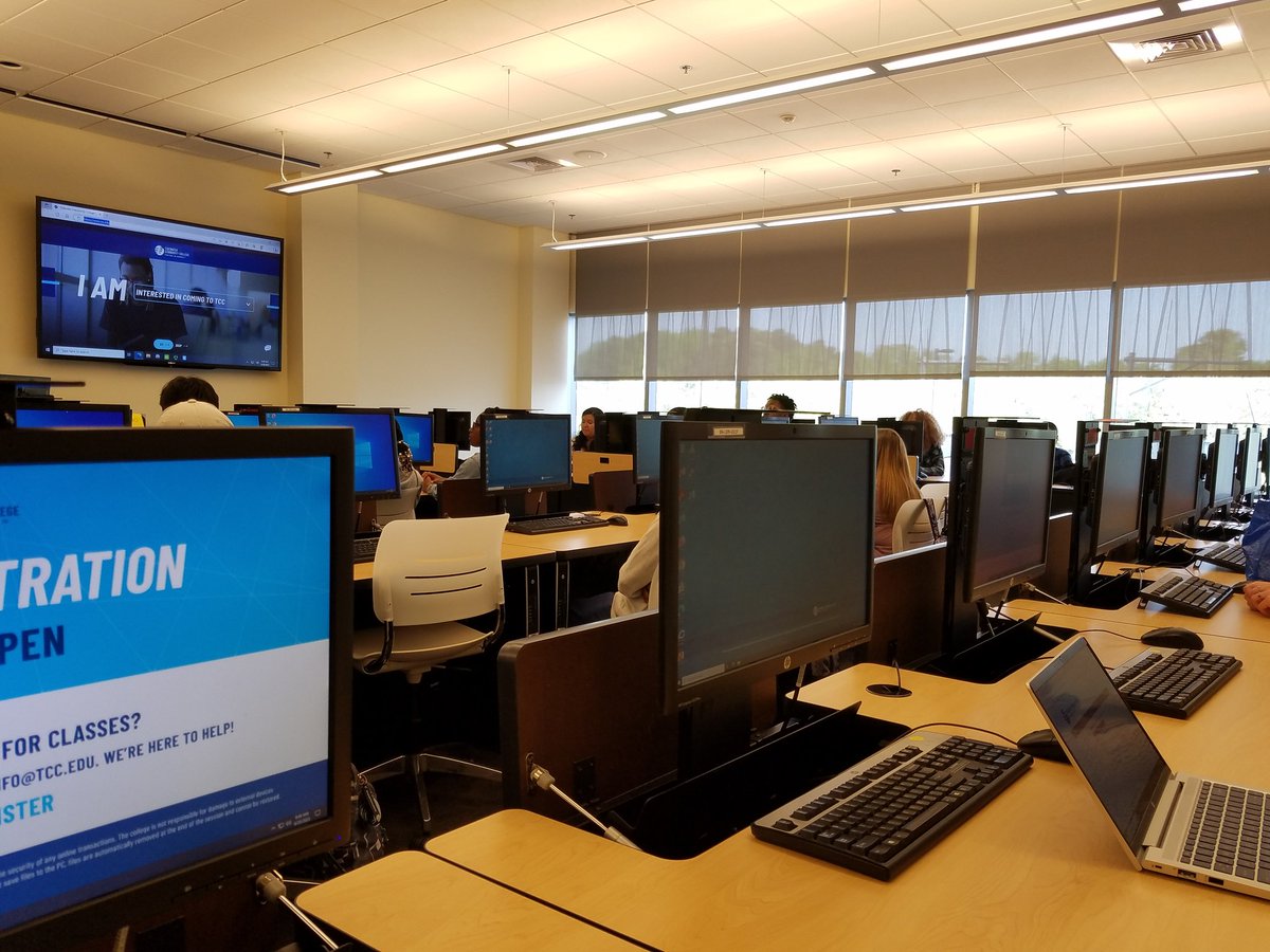 Joint use library field trip with the <a href="/grcollegiate/">Green Run Collegiate</a> Extended Essay class! <a href="/vblms/">Maha Elmachichi</a> <a href="/JennClementsVB/">Jennifer Clements</a>