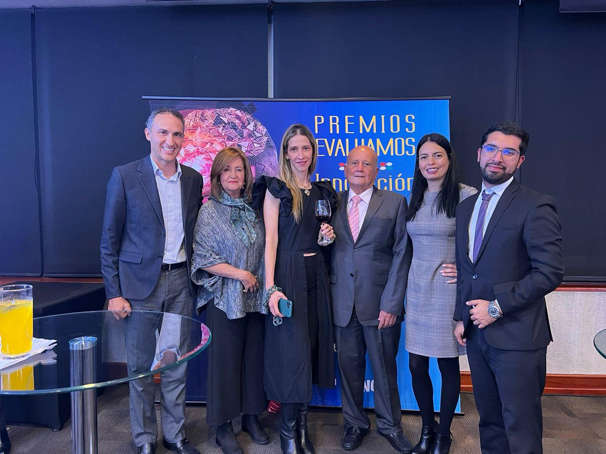 o4it's tweet photo. Tuvimos la oportunidad de participar como invitados en el evento #PremiosEvaluamosalaInnovaciónTIC2022 en el que asistieron líderes expertos en soluciones y productos tecnológicos. Gracias a @ojrojasp Director en Evaluamos por esta grata invitación. https://t.co/KQR2L3Hn3M