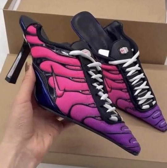 A_Gallagher87's tweet photo. Found @dbarnett1988 ‘s boots from back in the day… he shoots he scores
#onandofffield https://t.co/lJOyrwbLWS