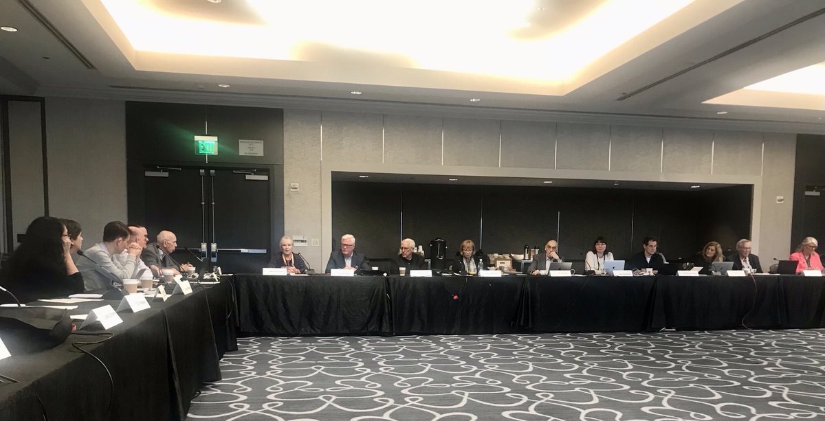 AJPRenalEIC's tweet photo. APS President Dee Silverthorn addressing the joint meeting of APS Editors in Chief and Publications committee in Long Beach #APSummit AJP journals fund all APS activities, find us at the meeting if you want to review, submit, run a Call, or just say Hi! @APSPublications https://t.co/cltUAHBXMT