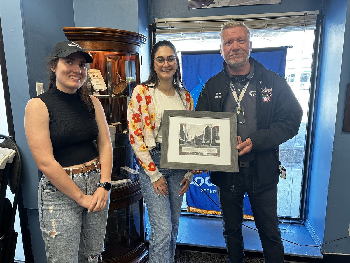 LairdLeod's tweet photo. The @MMC_Students of the @FlemingCollege museum curator program stopped by the ATU 1320 union hall with a thank you card and a framed picture of a Peterborough streetcar. Thank you for the gift! @PtboMuseum @ATUComm @atu_canada @KenWilsonATUIVP https://t.co/wvSDyviFPO